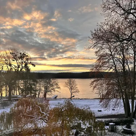 Island מלון דירות 3*