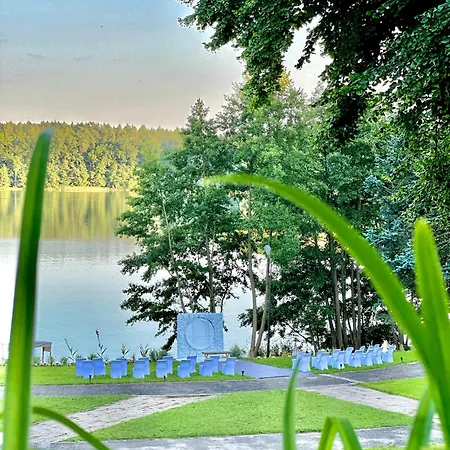 מלון דירות Island 3*