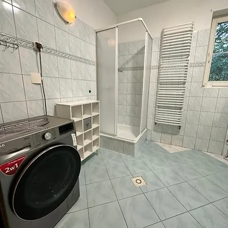 Island מלון דירות 3*