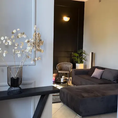 Island מלון דירות 3*